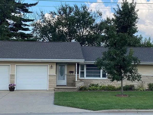 1307 East St, Charleston, IL 61920