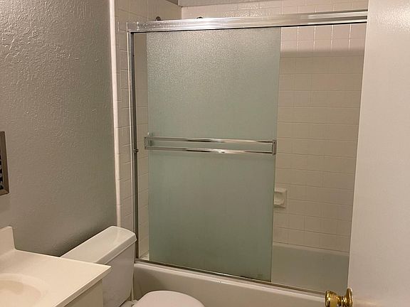 3rd image of 4362 Moorpark Ave #3
