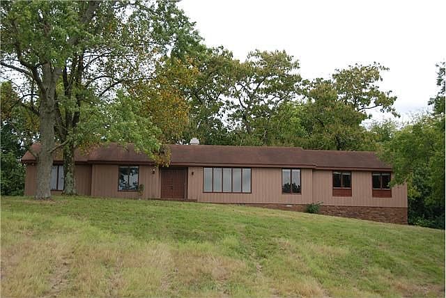 2nd image of 1332 Gen Macarthur Dr