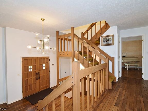 4th image of 6490 Foxboro Dr