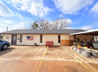 1101 N Bridge St, Henrietta, TX 76365