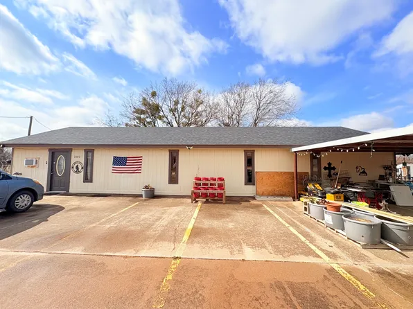 1101 N Bridge St, Henrietta, TX 76365