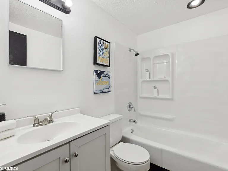 Twin Oaks Residences LLC — Photo 17