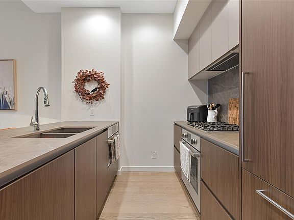 4th image of 2000 Hannington Rd #1504