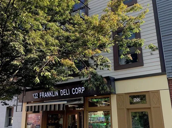 122 Franklin Street TWNH image 1 of 8