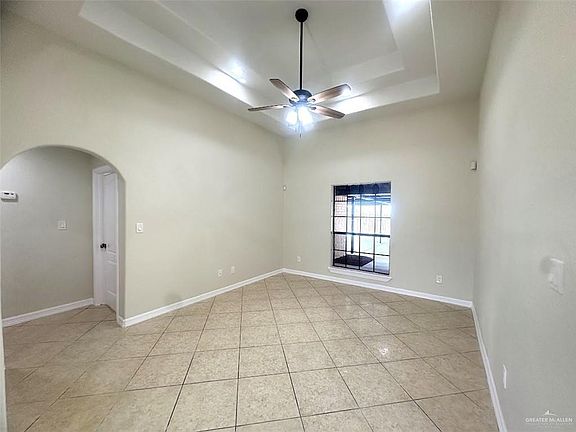 2nd image of 1002 W Green Jay Ave