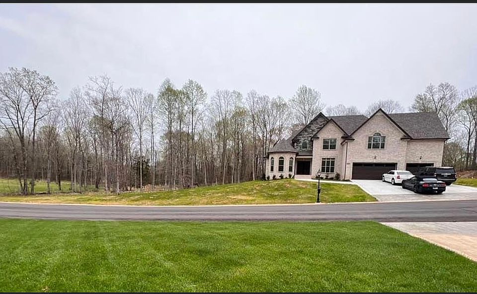 1st image of 15 Reda Dr