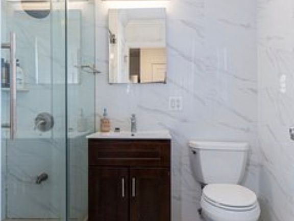 5th image of 1143 Shippan Ave #1