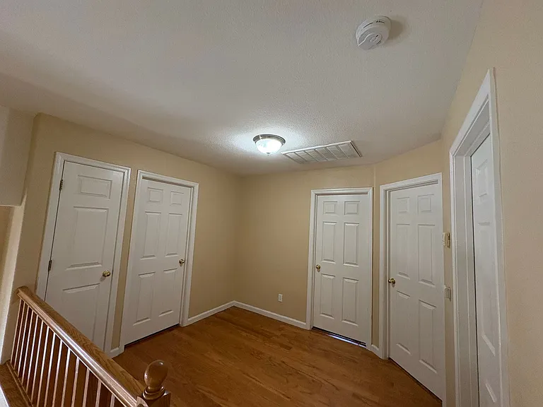 703 W Russell Ave — Photo 10