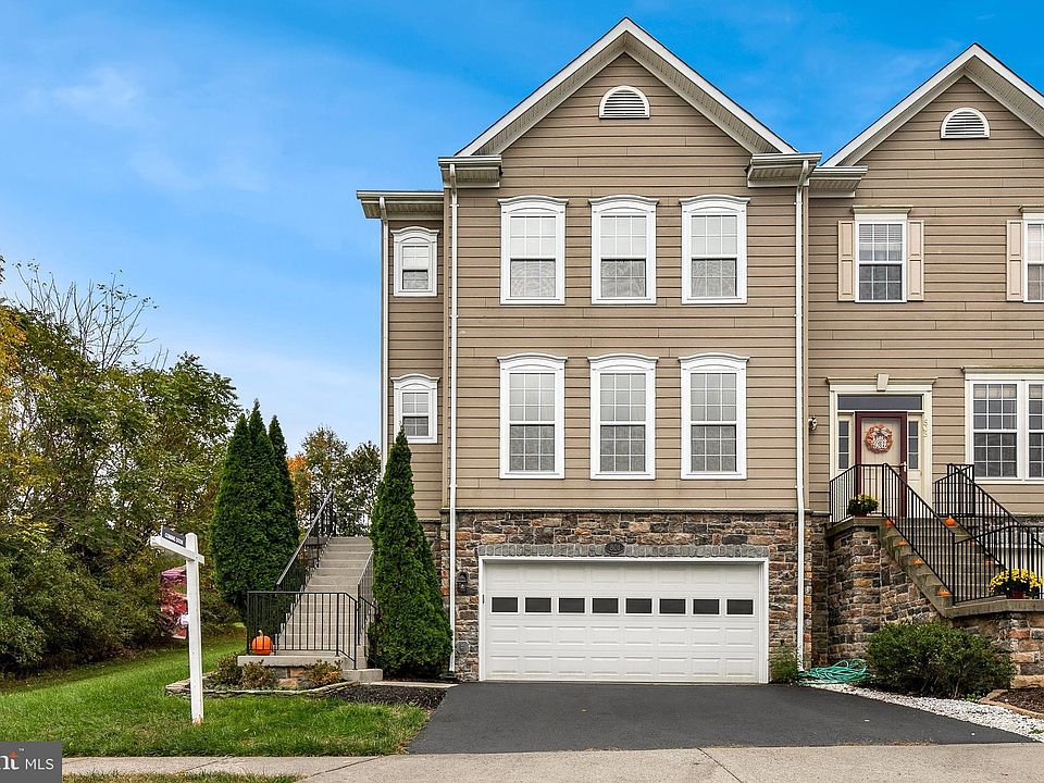 1st image of 801 Bluefield Sq NE