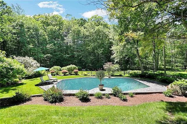 5 bed, 4.5 bath, 7180 sqft, $21,000 — Photo 3