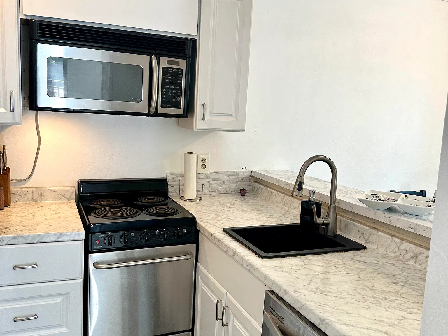 1 bed, 708 sqft, $2,400 — Photo 3