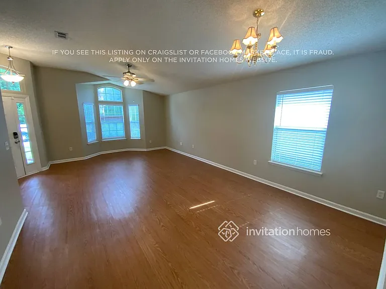 1807 Moss Creek Dr — Photo 3