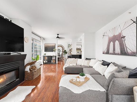 4th image of 183 Keefer Pl #1604