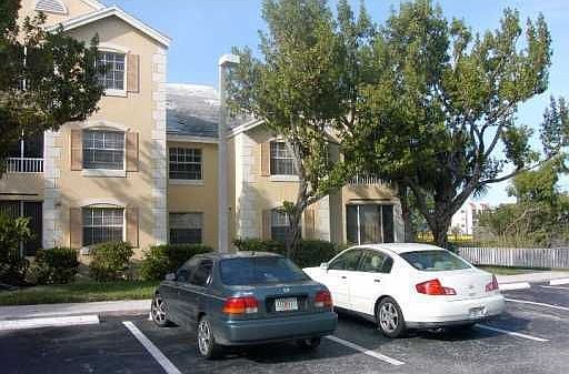 3rd image of 2841 N Oakland Forest Dr APT 210