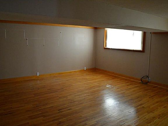 5th image of 289 Sussex Dr NE