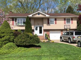 6 Kenmore Rd, Freehold, NJ 07728