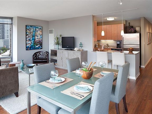 3rd image of 522 N Kingsbury St #4006