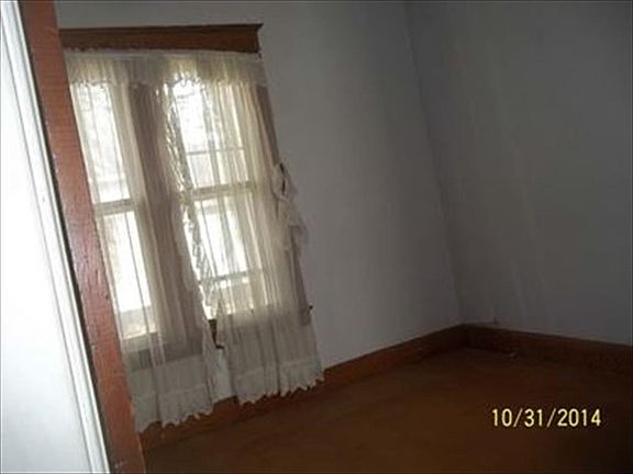 4th image of 205 Madison St