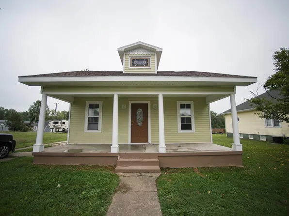 307 W 10th St, Bicknell, IN 47512