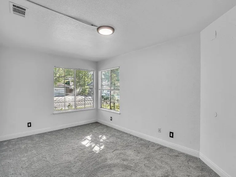 719 Raven Dr — Photo 11