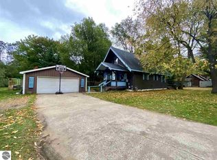 220 Otsego Pl, Cadillac, MI 49601