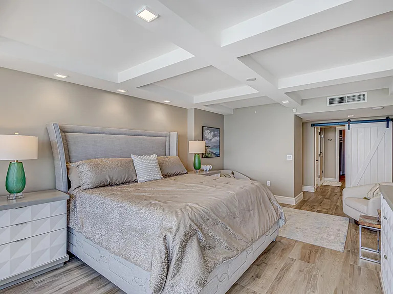 400 Beach Rd #702 — Photo 21