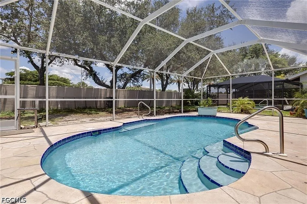 3 bed, 2.0 bath, 1598 sqft, $3,000 — Photo 2