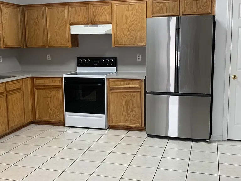 5202 Daybreak Dr — Photo 2