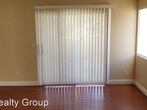 2nd image of 1541 Linnbaker Ln Unit 204
