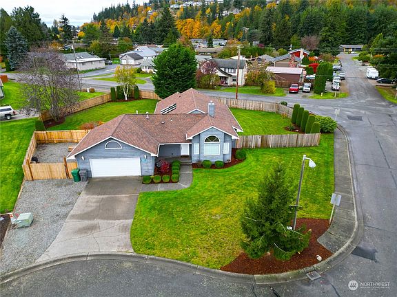 3rd image of 20032 Hill Vue Street