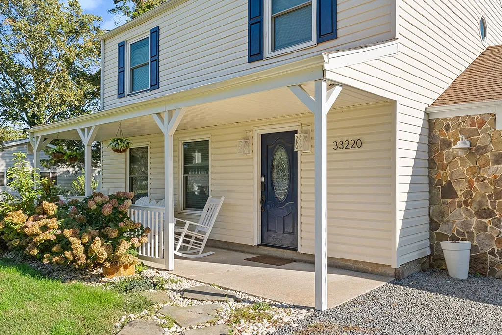 3 bed, 1.5 bath, 1512 sqft, $2,625 — Photo 3