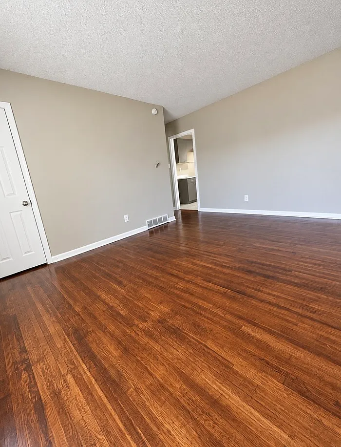 3 bed, 1.5 bath, 1137 sqft, $1,495 — Photo 3