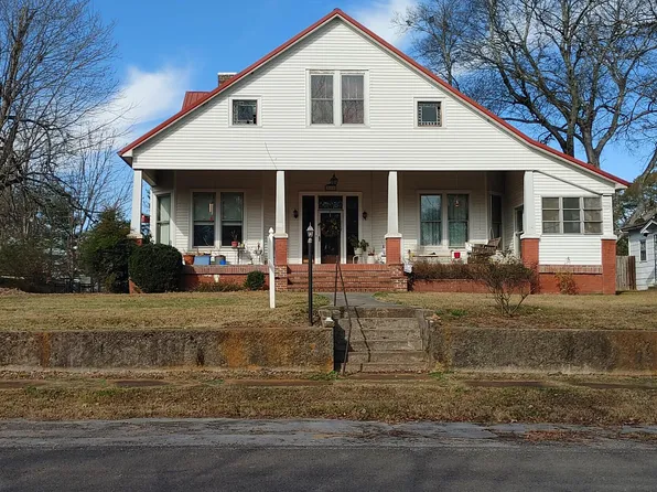 215 Hoffman Ave, Bridgeport, AL 35740