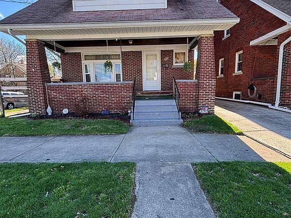 2nd image of 2626 Plum St