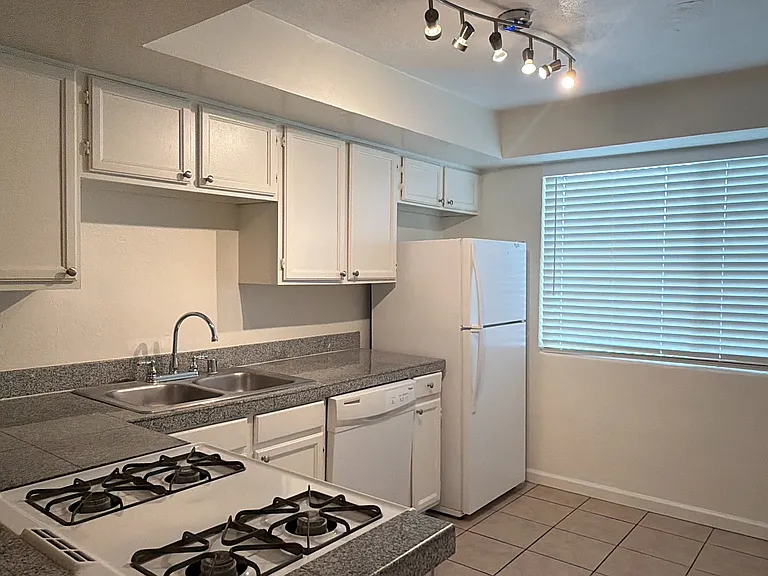 2417 E Campbell Ave #11A — Photo 8