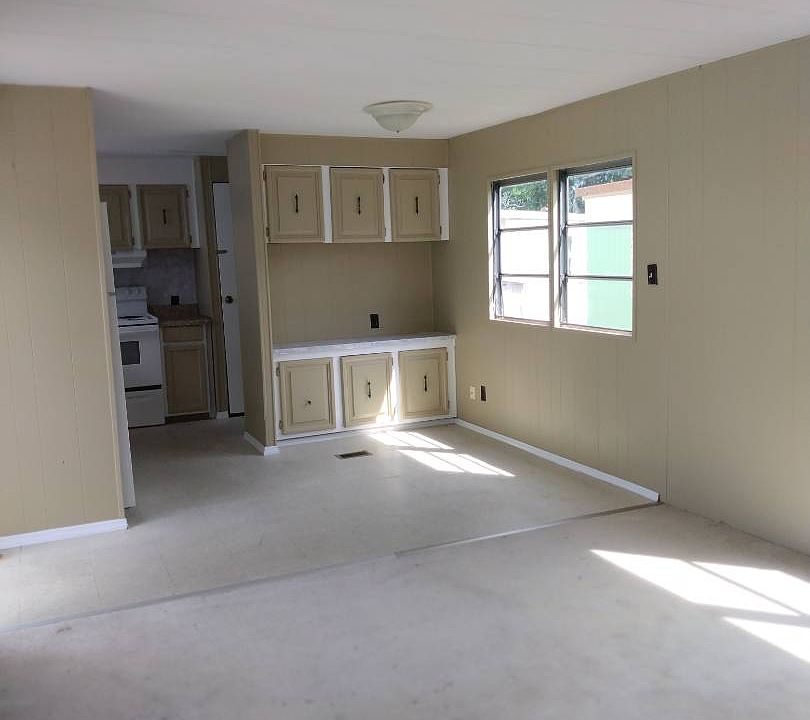 1st image of 458 Lee St #458