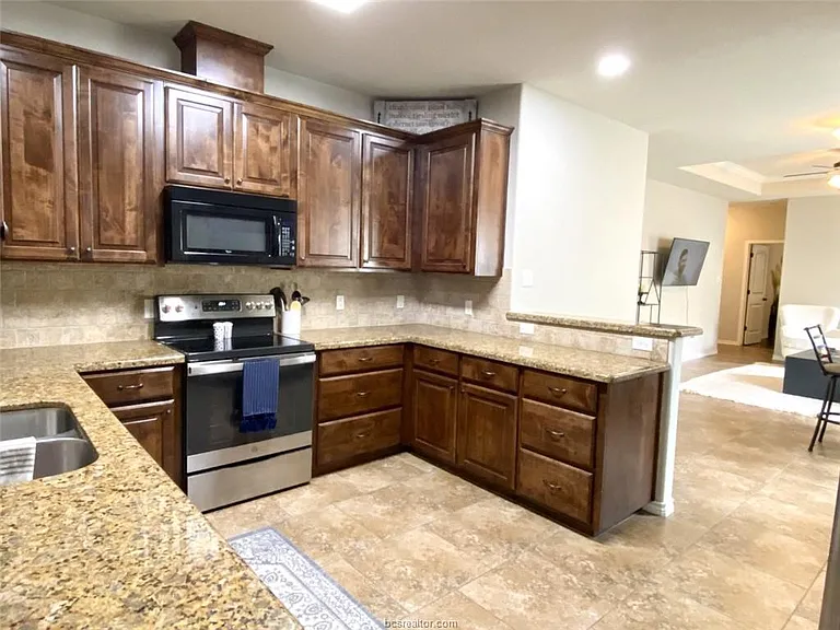 3806 Blackhawk Ln — Photo 16