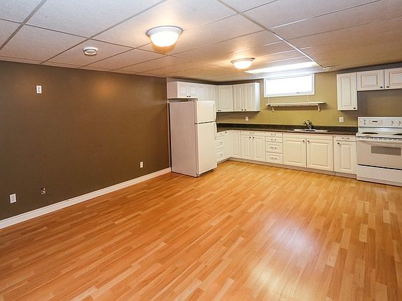 5th image of 10439 39a Ave NW