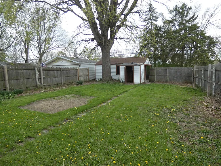 24307 Lexington Ave — Photo 5