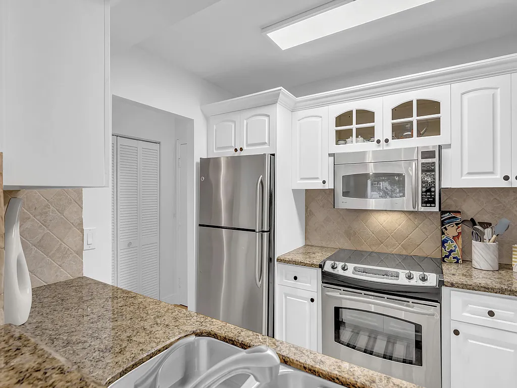 2 bed, 1190 sqft, $6,500 — Photo 2