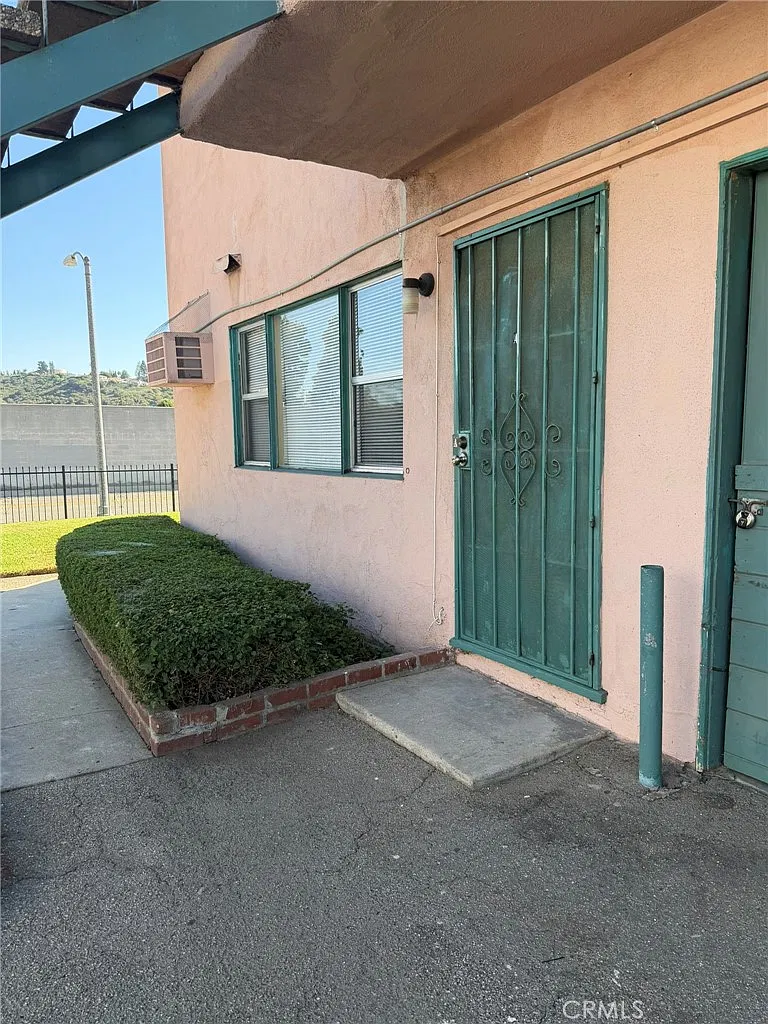 1 bed, 550 sqft, $1,750 — Photo 2