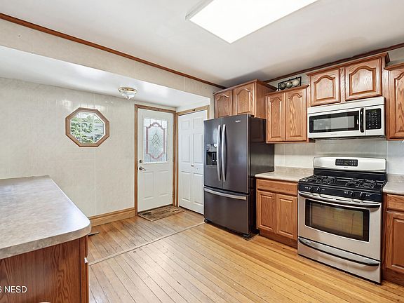 3rd image of 209 N Park St