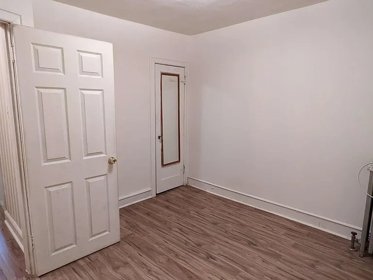 103 W Spencer St — Photo 15