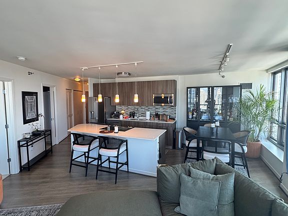 4th image of 344 W Hubbard St #3609