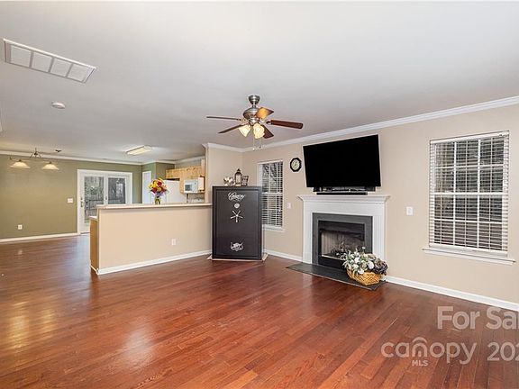 2nd image of 7525 Katherine Dr