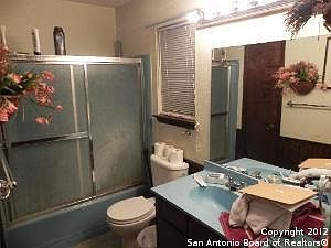 3rd image of 4204 Bayliss St