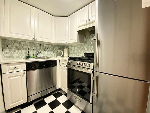 5th image of 220 E 67th St APT 14A