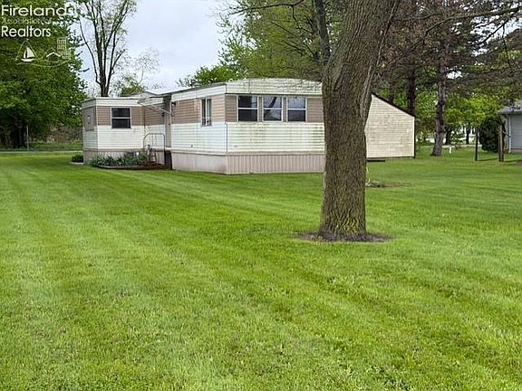 2nd image of 820 Sunny Acres Dr