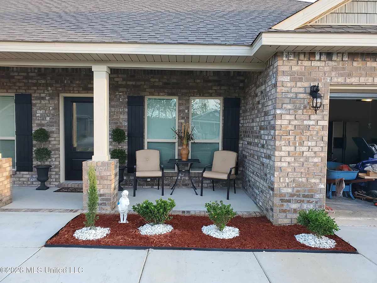 Building Photo - 6453 Chickory Way